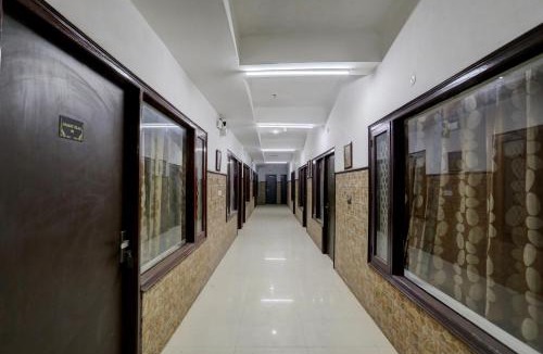 Sector D Hotel | Super Hotel O POONAM VILLA
