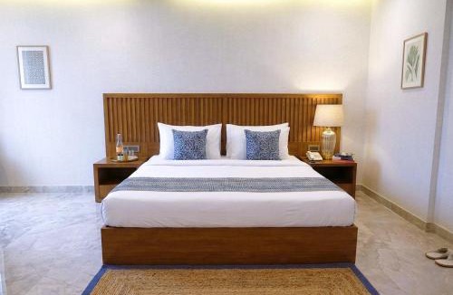 DLF Phase 3 House | Hotel Nexus Cyber Hub Near Rapid Metro & Ambience Mall