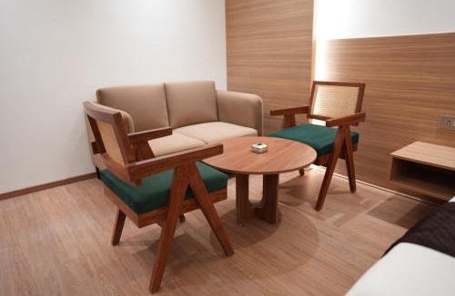 DLF Phase 5 Hotel | Aura Homes Aristo Grand- Golf Course Road