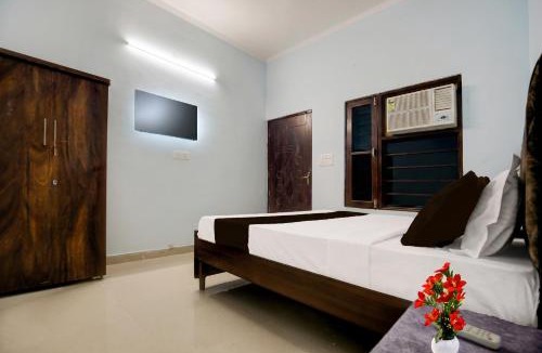 Kishangarh Hotel | Super Collection O by OYO Nayagaon Vikas Nagar