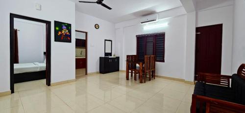 Guruvayur House | KRISHNAGIRI ROYAL INN homestay