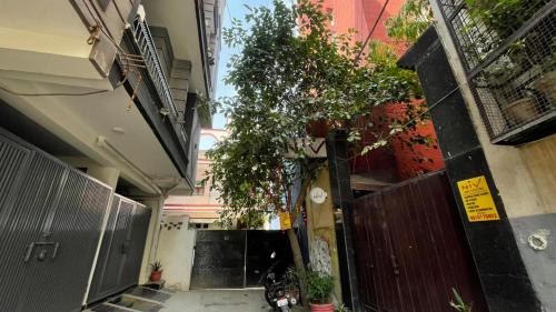 Sainik Farm Apartment | Modern1BHK near saket metro, Select City Walk, Max Hospital