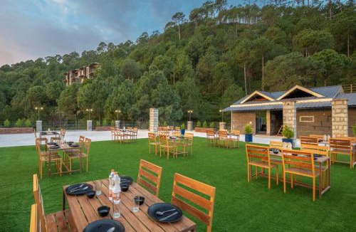 Kumarhatti Apartment | The Royal Apartments Manor I Roof Top Restaurant I Self Cooking Available I Lift I 7o1827o7o3