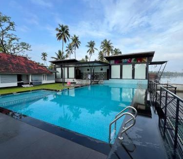Puthenvelikara Bed & Breakfast | Aquatica Farms