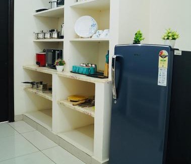 Madhapur Apartment | Fully Furnished Mee Homes 2BHK Family Stay with Kitchen & Balcony