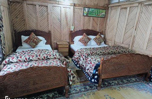 Dal Lake Boat Rental | Normandi group of Houseboats
