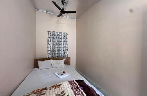 Krishnanagar Hotel | Sri Mayapur Chandrodaya Guest House and Event Holder