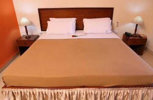 Uttorda Hotel | The Village Inn Utorda