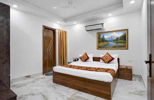 Sainik Farm Hotel | Mauryan Elite Hotel Ignou Road