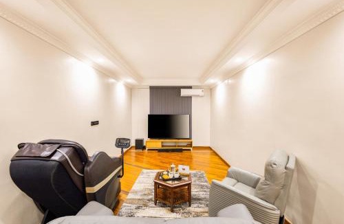 Mamangalam Villa | ELIVAAS Signature Valiyaveetil Mansion 5-BHK Mansion With Private Pool, Home Theatre & Garden Near New Marine Drive