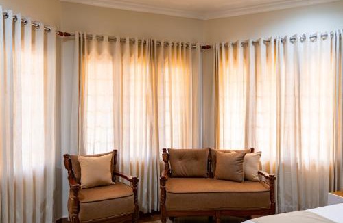 Mamangalam Villa | ELIVAAS Signature Valiyaveetil Mansion 5-BHK Mansion With Private Pool, Home Theatre & Garden Near New Marine Drive