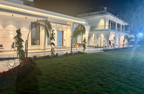 South West Villa | GoBravo 102 6BHK Duplex Villa with Private Pool & Garden - Near Delhi Airport Yashobhoomi Cyber City Udyog Vihar