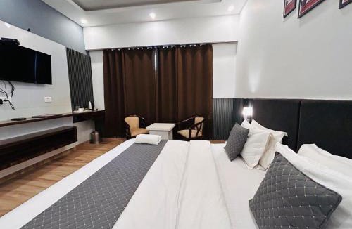 The Mall Road Hotel | Banj View Resort
