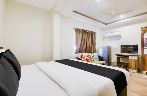 Holy Cross Colony Hotel | Super Hotel O Dabolim Near Goa International Airport