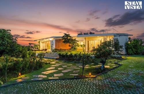 Vikarabad Villa | StayVista at Lazy Mango with Pool & Bathtub