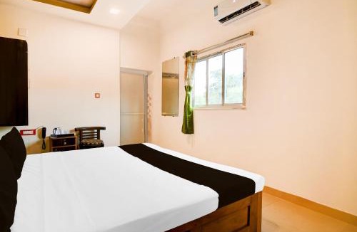 Shibpur Hotel | Townhouse Kolkata Padmapukur Lake