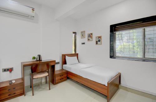 Mundhwa House | FabHotel ANS KP