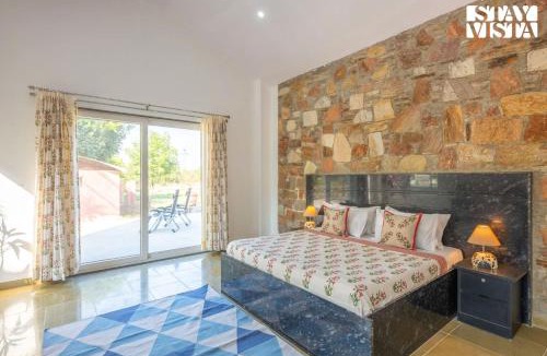 Rajawas Villa | StayVista at Villa M3 - Farmstay with Lawn & Pool