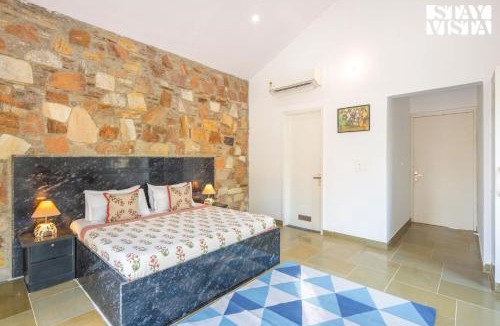 Rajawas Villa | StayVista at Villa M3 - Farmstay with Lawn & Pool