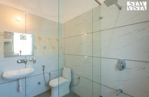 Rajawas Villa | StayVista at Villa M3 - Farmstay with Lawn & Pool