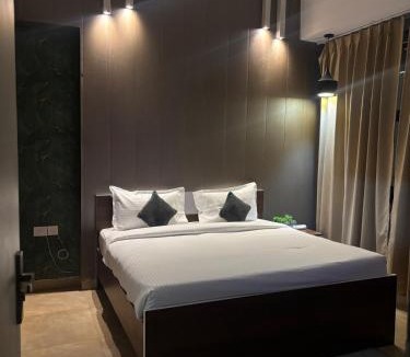 Noida Apartment | Cozy yard Modern Minimal Studio, Spectrum Mall