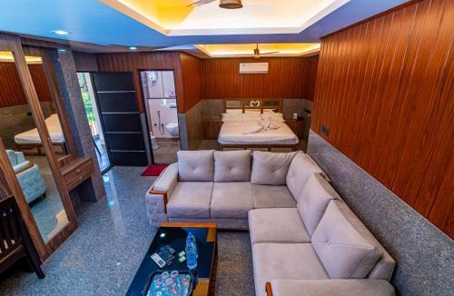 Chottanikkara Hotel | Lakshmi Residency Chottanikkara