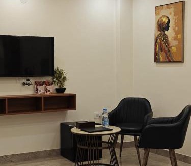 East of Kailash Hotel | Hotel Ivaan Homes opposite to Iskcon Temple East of Kailash New Delhi