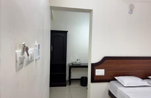 Thiruvananthapuram Hotel | Sri Gavuri Nivas