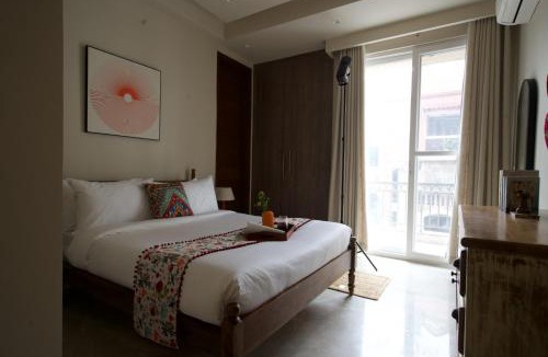 Green Park Apartment | The Urban Perch by The Blue Kite - 3BHK Spacious & Modern Apartments With Kitchen & WiFi