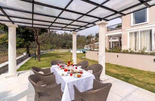 Bullawala Villa | SaffronStays Sukh Saklana Haveli Royalty Rooms - Forest-view stay with pool, expansive lawns & dining near Rishikesh and Dehradun Airport