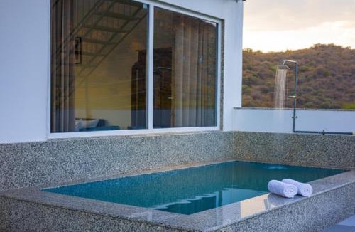 Udaipur Apartment | 3BR Abode with Plunge Pool and Monsoon place view