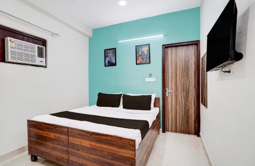 Sainik Farm Hotel | OYO Townhouse Anmol Residency