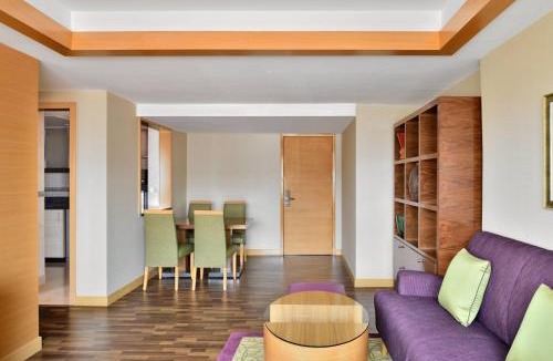 Teynampet Hotel | Courtyard by Marriott Chennai