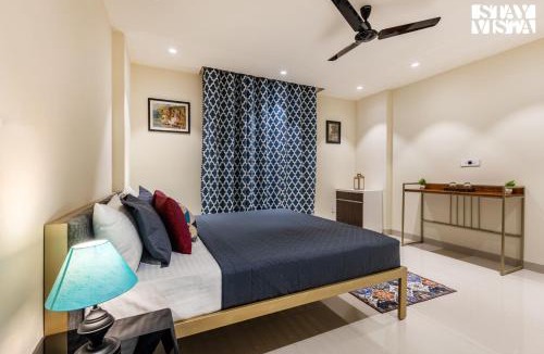 Mahmoorganj Apartment | StayVista at Sundale Apartment with Heater & WiFi