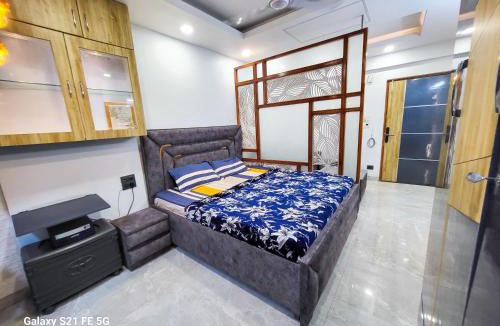 New Delhi Apartment | VacationBuddy Superb Furnished Studio Apartment 720 in West Delhi