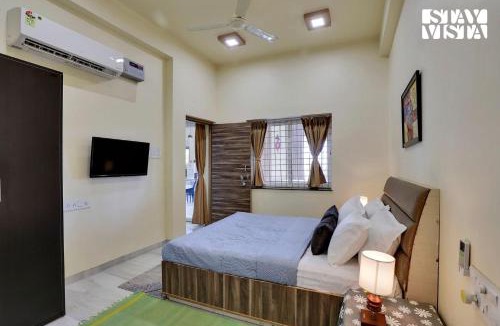 Hingana Villa | StayVista's Green Embrace - Villa in Bor Tiger Reserve with Swimming Pool, Rainshower, Terrace & Lawn