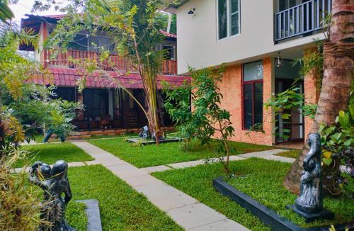Kuzhuppilly Bed & Breakfast | Lakefront Beach Homes