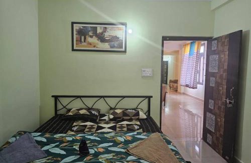 Alambagh Apartment | 3 BHK in Krishna Nagar Lucknow LKO401L
