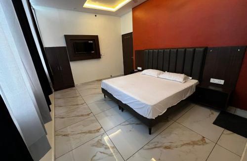 Rohtak Hotel | Hotel AJL