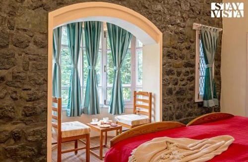 Nainital Villa | StayVista at House of Hive - Garden, BBQ and Heater