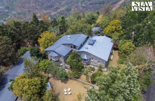 Nainital Villa | StayVista at House of Hive - Garden, BBQ and Heater