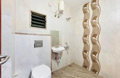 Indore Apartment | Home Escape 2BHK Apartment Near Brilliant Convention Centre - Adults Only