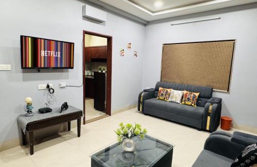 Indore Apartment | Home Escape 2BHK Apartment Near Brilliant Convention Centre - Adults Only