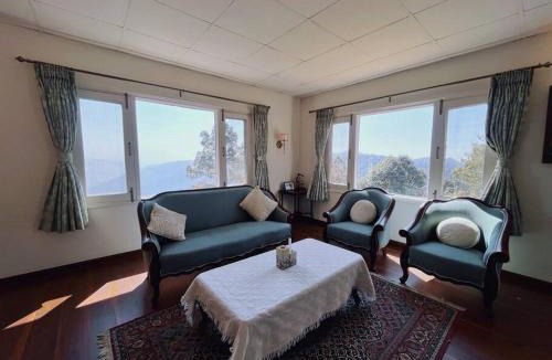 Shimla House | Master Bedroom Near Chail Sanctuary Woodrose Est