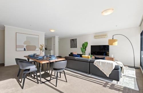 South Melbourne Apartment | Complete Host Capri Apartments