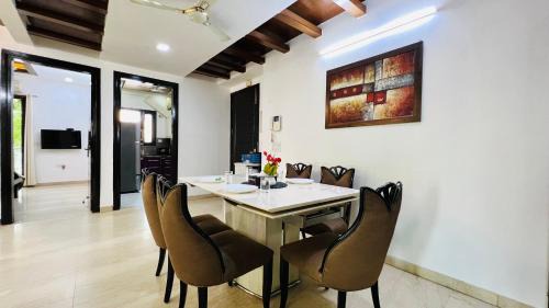 Green Park Apartment | BluO 3BHK Green Park, Private Garden - Balcony