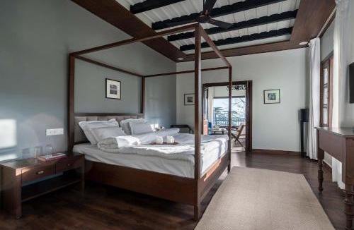 Knollswood Villa | StayVista at Pine Estate with Outdoor Jacuzzi