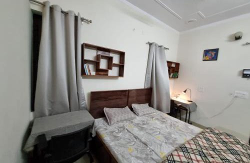 Bullawala Apartment | HOmTEL-2BHK Independent Flat by Pushpanjali QLH