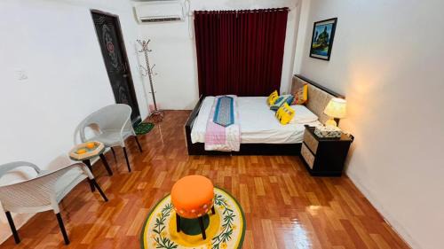 Mohammadpur Apartment | Cozy couple friendly private room