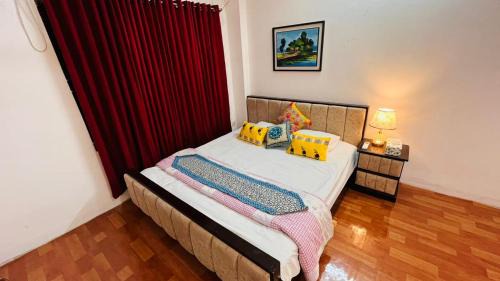 Mohammadpur Apartment | Cozy couple friendly private room